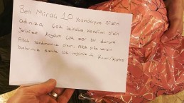 Ülkeyi yasa boğan depremde miniklerden duygulandıran hareket