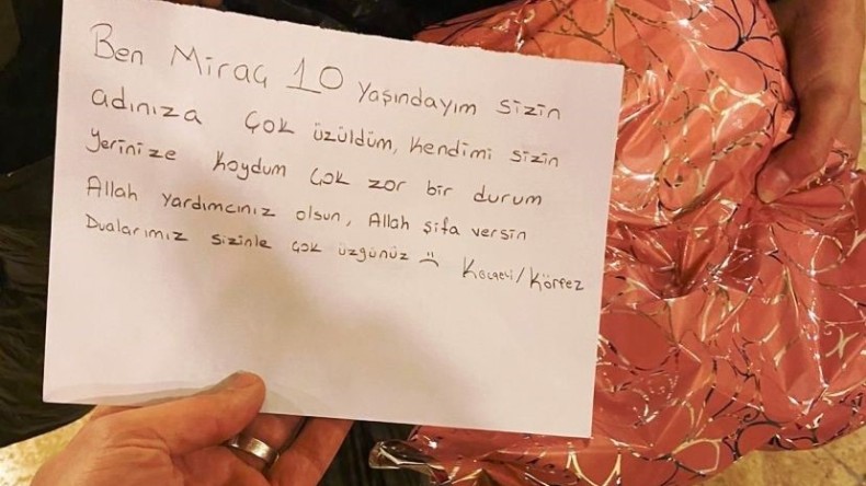 Ülkeyi yasa boğan depremde miniklerden duygulandıran hareket