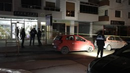 Şahsı evinin önünde silahla yaralamışlardı: 2 tutuklama