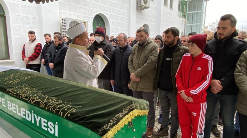 Lastik değiştirirken canından olan arkadaşlar son yolculuklarına uğurlandı