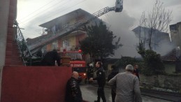 Gölcük’te gecekonduda başlayan yangın apartmana sıçradı