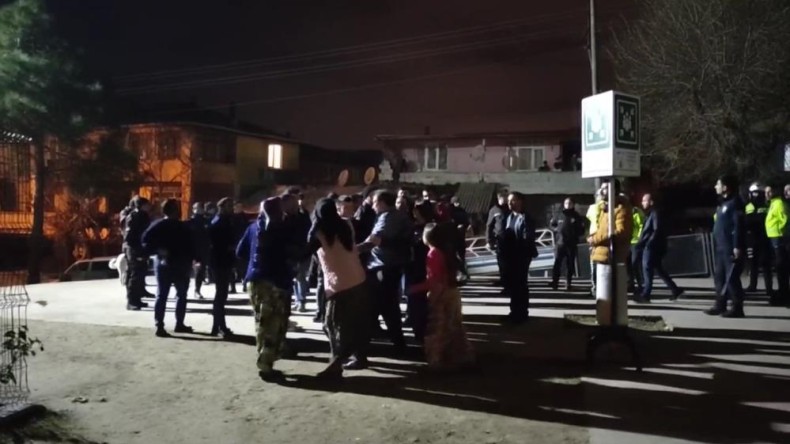 İki grup arasında taşlı, sopalı kavga: Yaralılar var