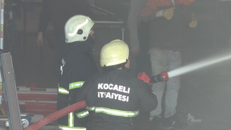 Plastik doğrama atölyesinde korkutan yangın