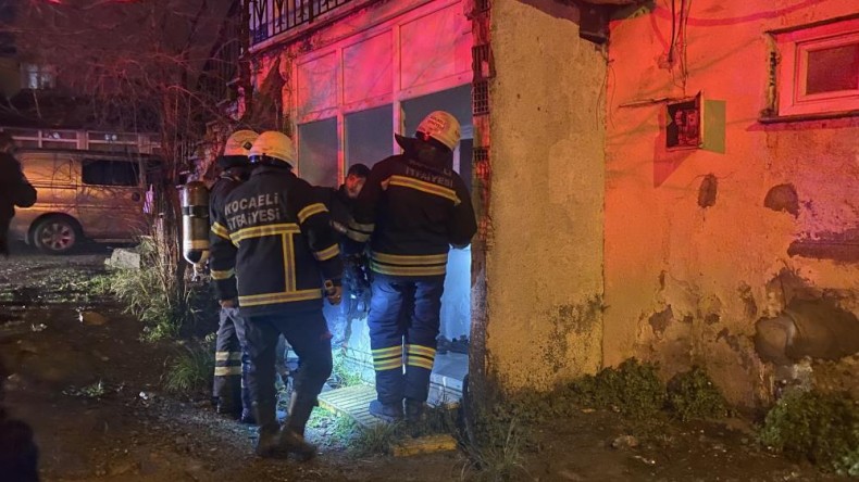 İki katlı evde yangın