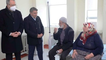 Depremzedeleri hastanede yalnız bırakmadılar