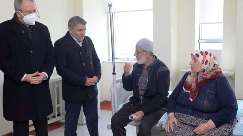 Depremzedeleri hastanede yalnız bırakmadılar