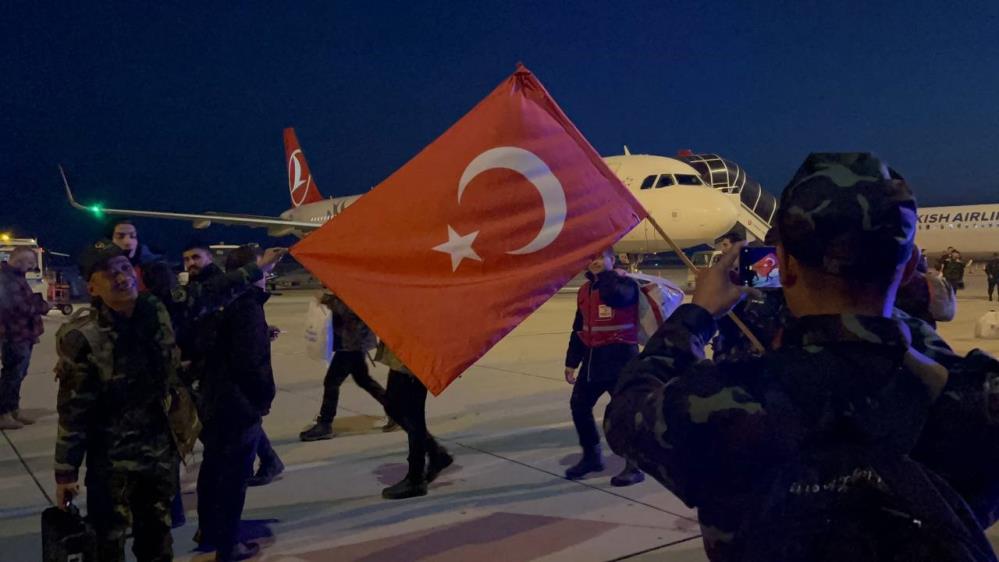 Dünyada ilk kez; Hatay’a Türk Bayraklarıyla geldiler