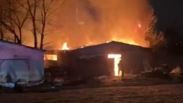 Kocaeli’de mobilya fabrikasında yangın