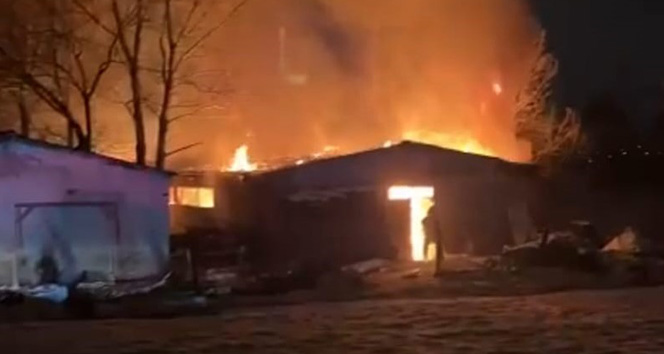 Kocaeli’de mobilya fabrikasında yangın