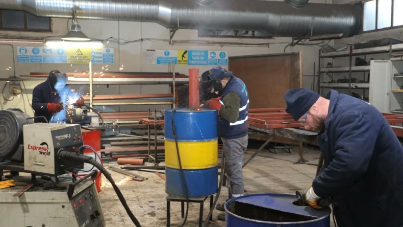 İzmit Belediyesi’nin öz kaynaklarıyla ürettiği sobalar deprem bölgesine gönderildi