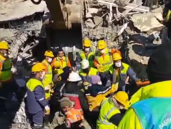 Başiskele Belediyesi Depremin 81. Saatinde Mucizelere Vesile Oldu