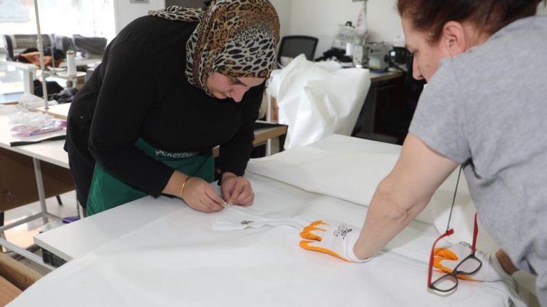 Çınar Kadın Kooperatifi, afetzedeler için harekete geçti; Çadır dikiyorlar