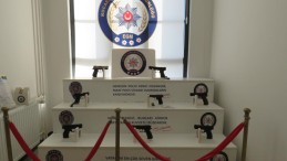 Onlarca silah ele geçirildi