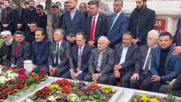 Eski Başbakan Necmettin Erbakan mezarı başında anıldı