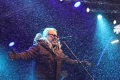 Haluk Levent eksi 10 derecedeki konserinde yürekleri ısıttı