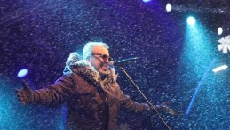 Haluk Levent eksi 10 derecedeki konserinde yürekleri ısıttı