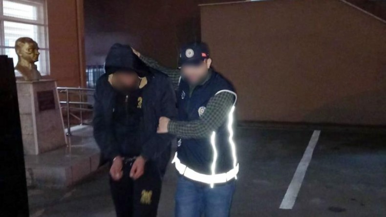 Durdurulan araçtan 8 kaçak göçmen çıktı: 2 gözaltı