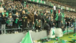 Kocaelispor Sakaryaspor maçında o an renkli görüntüler yaşandı