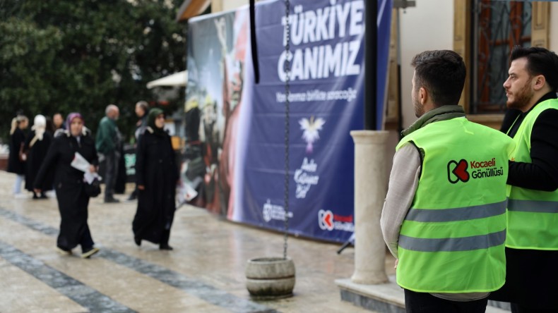Depremde hayatını kaybedenler için mevlit