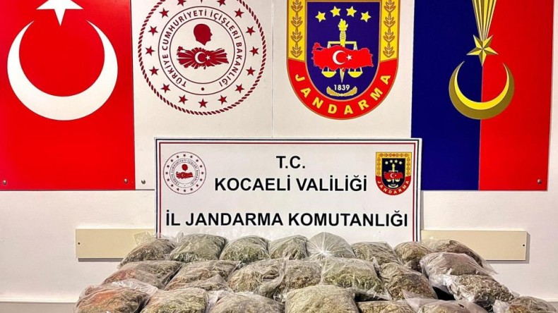 Durdurulan araçtan 15 kilo uyuşturucu çıktı