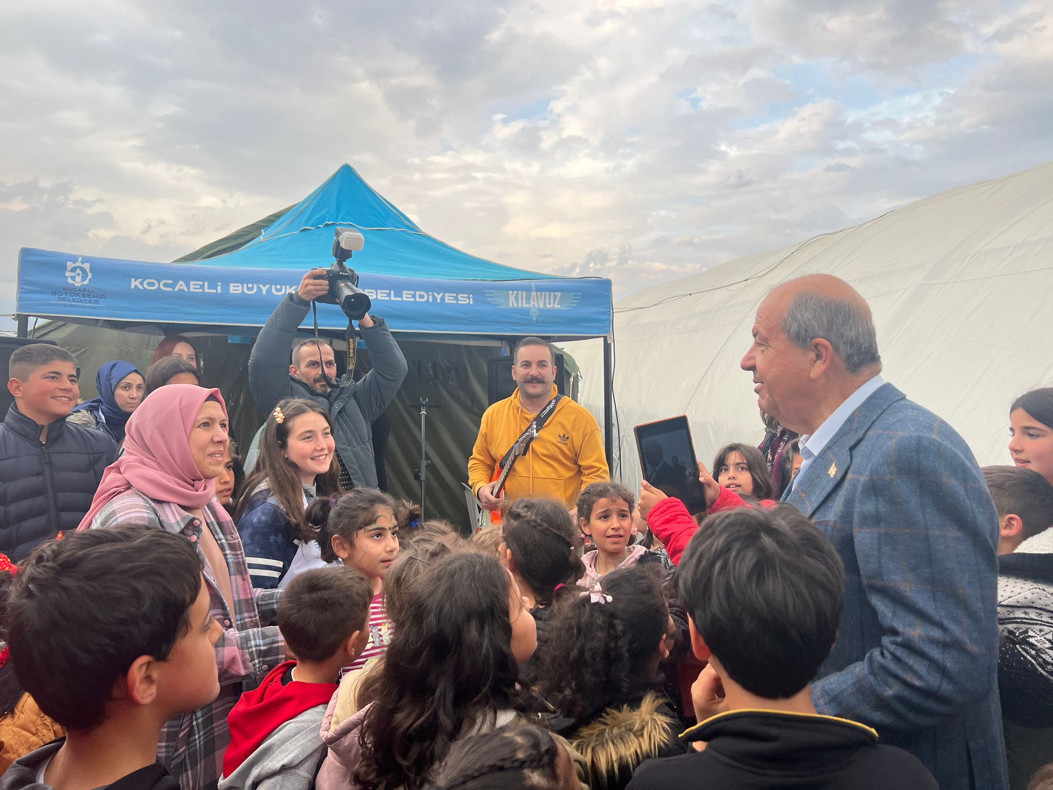KKTC Cumhurbaşkanından Büyükşehir’in çadır kentine ziyaret