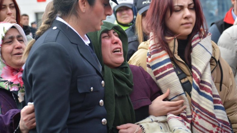 Yaşamını yitiren polis memuru gözyaşlarıyla uğurlandı