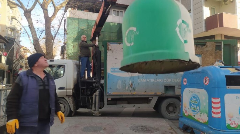 İzmit Belediyesi her ay 30 ton cam atığı dönüştürüyor