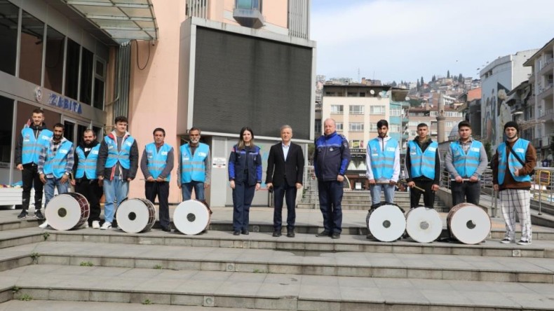 Kimliği olmayan davulcular dikkat