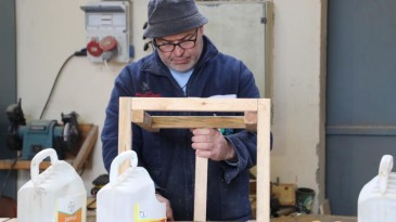 Deprem bölgesi için mobilya üretiyorlar