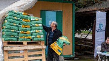 Büyükşehir, çiftçilere tohum dağıtımına başladı
