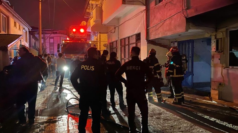 Korkutan yangın: 5 kişi dumandan etkilendi