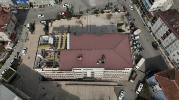 Belediye binasının yıkım çalışmaları başladı