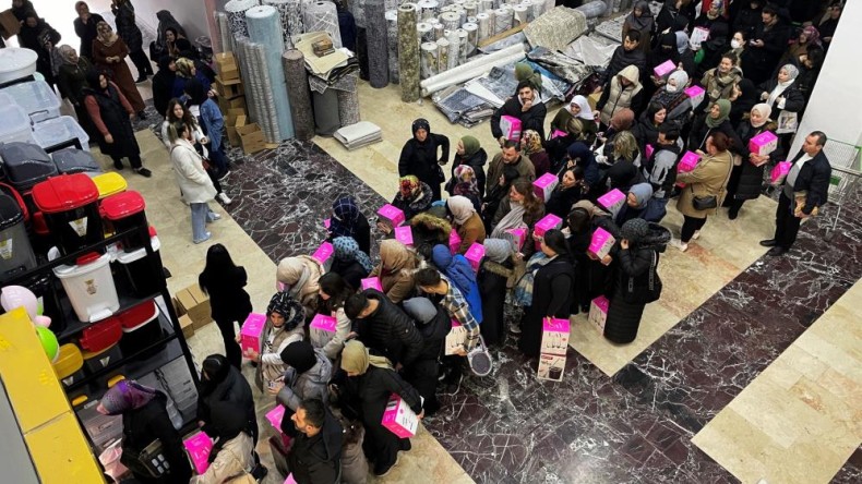 Fiyatı duyan buraya koştu: Kapıları zor tuttular