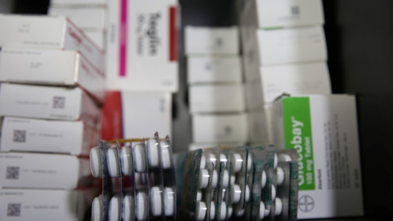 Defne’deki çadır kentte sahra eczanesi