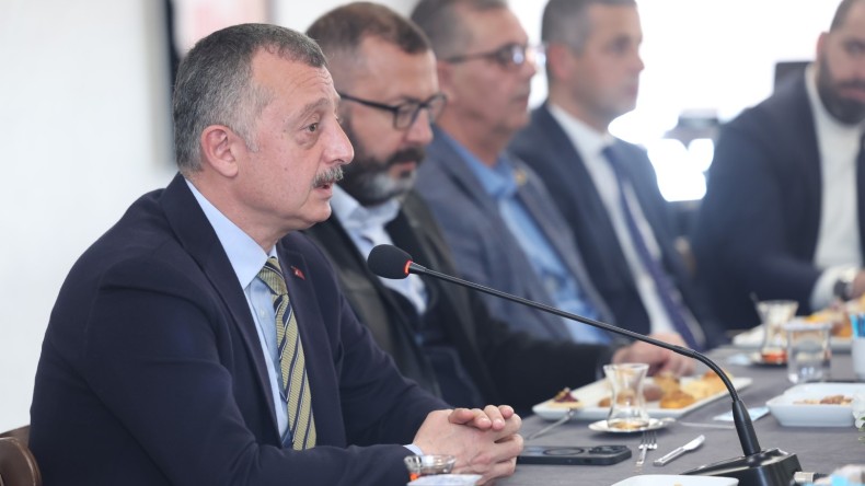 Başkan Büyükakın, İzmitli muhtarlarla bir araya geldi