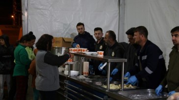 Kocaeli Büyükşehir çadır kentinde ilk sahur yapıldı