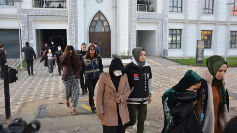 ‘Altın Kızlar’ baltayı taşa vurdu: Milyonluk şüpheliler adliyede