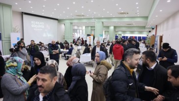 Binlerce kişi iş sahibi oldu; İş arayanlar ve işverenler fuarda buluştu