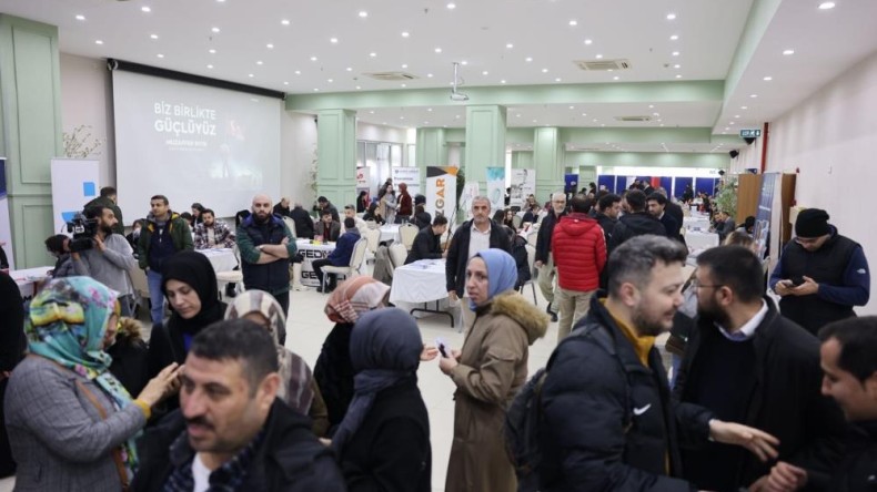 Binlerce kişi iş sahibi oldu; İş arayanlar ve işverenler fuarda buluştu