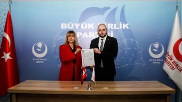 Kadın Kolları Başkanlığı’ndan istifa etti, aday adayı oldu