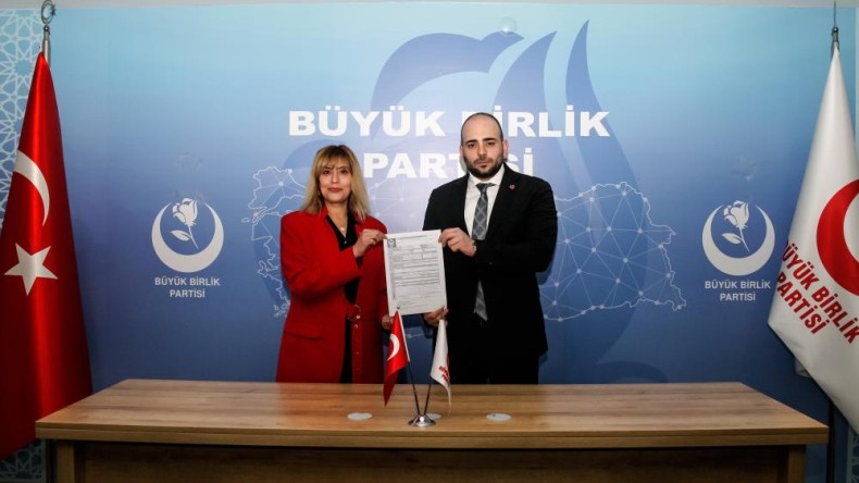 Kadın Kolları Başkanlığı’ndan istifa etti, aday adayı oldu