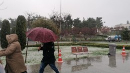 Kent merkezine de kar düştü