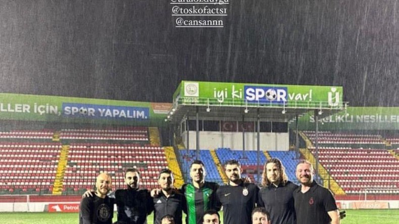 Ünlü şarkıcı Kocaelispor formasını sırtından çıkarmıyor