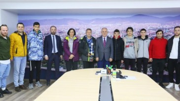 Derincespor Çim Hokeyi Takımı’ndan önemli başarı