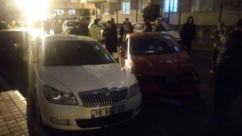 Kalp krizi geçirdi, otomobiliyle iki araca çarptı hayatını kaybetti