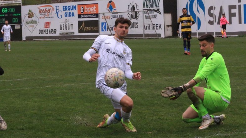 Babasının satın aldığı kulüpte profesyonel oldu