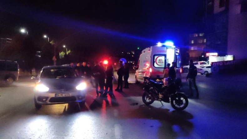 U dönüşü yapan otomobil ile motosiklet çarpıştı: 1 yaralı