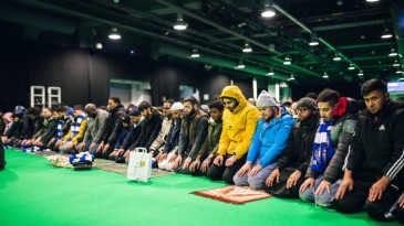 Premier Lig takımı Chelsea, stadında iftar programı düzenledi