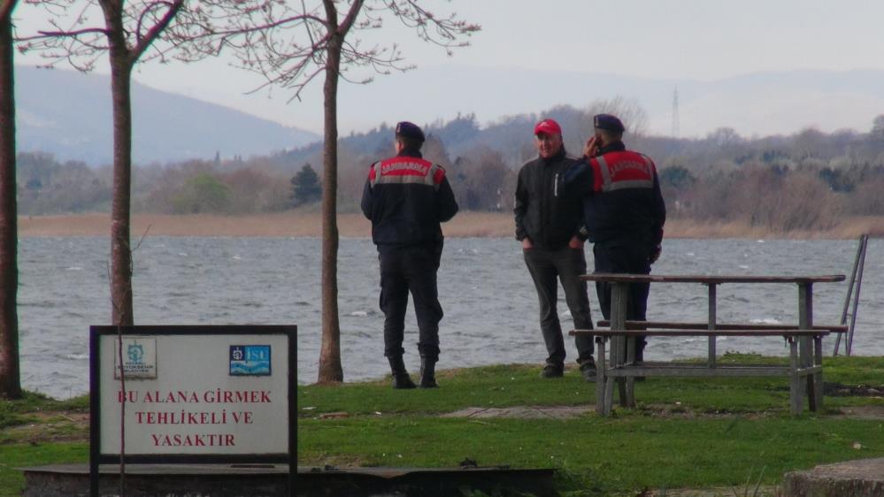 Sapanca Gölü’nde kano alabora oldu, 2 kişi göle düştü