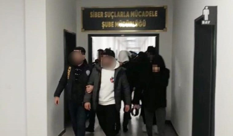 Sahte hesaplarla 7 kişiyi dolandırdılar